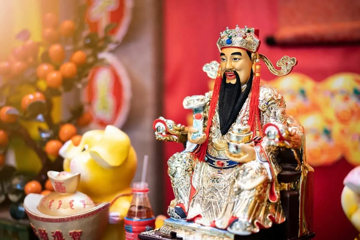 cờ bạc nên thờ ai